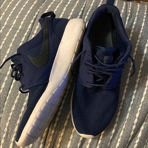 Men’s Nike Roshe sneakers